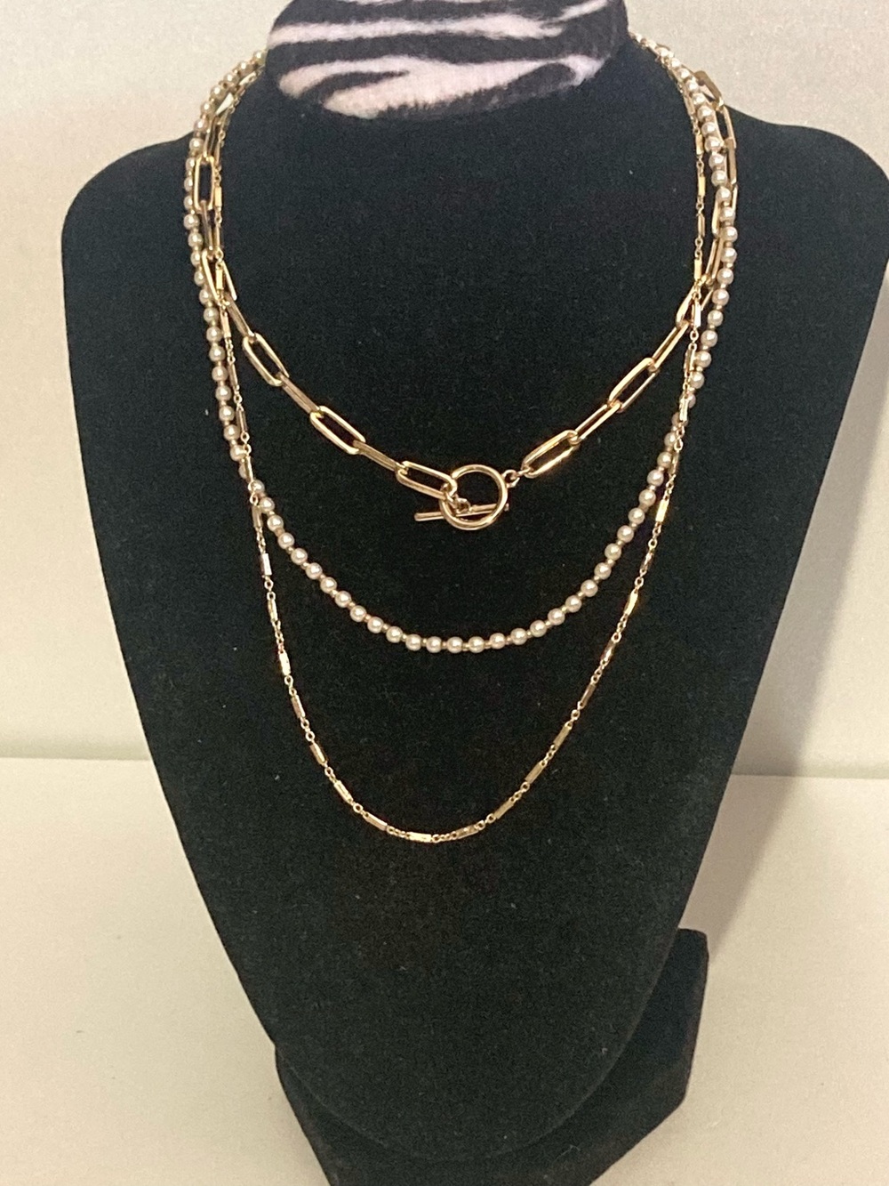 Express Gold-Tone Layered faux Pearl & Chain toggle preloved Necklace
